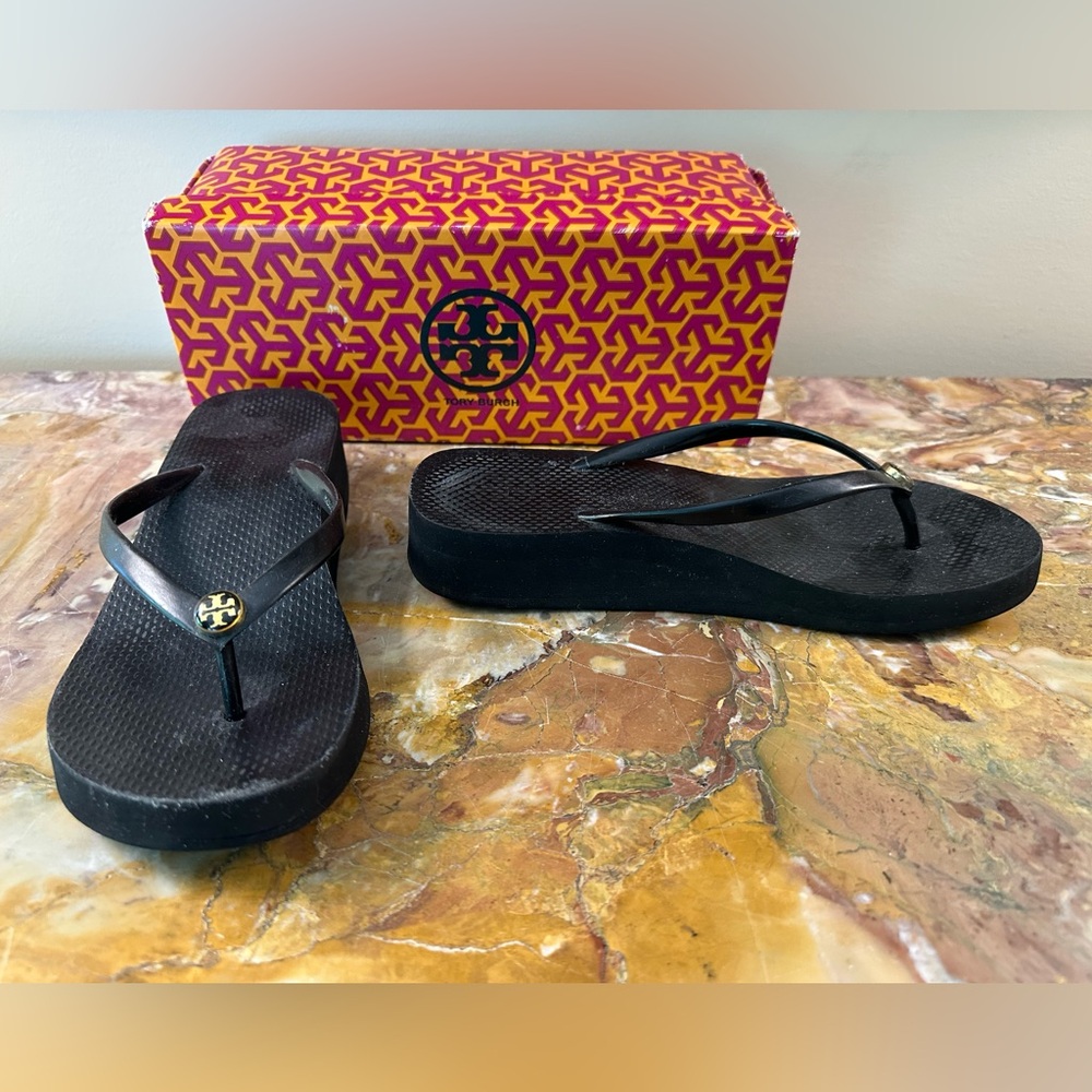 Tory Burch Black Sandals Flip Flops Size 8 Wedge Thin Strap